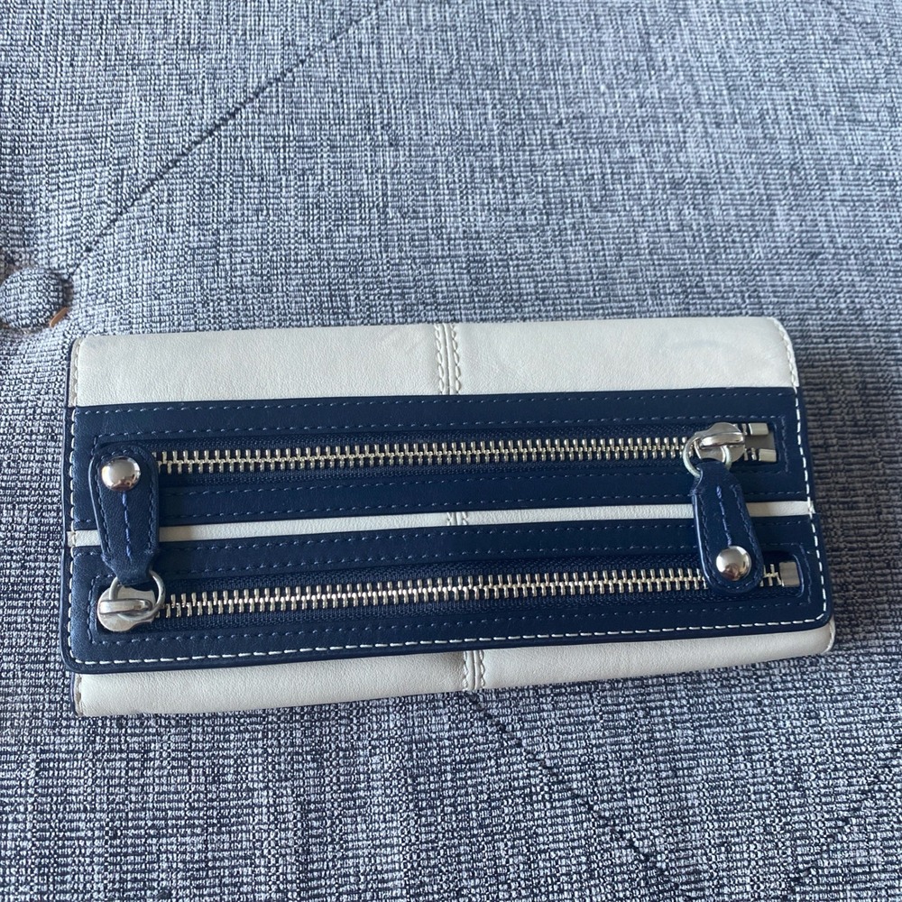 Coach Bonnie Bifold Zip Slim Envelope Chalk & Navy Leather Original Tag